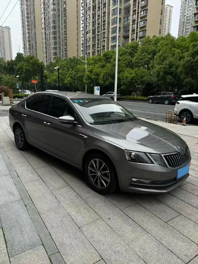 2019 Skoda Octavia 1.5L 116HP L4 6AT,autocango,china used car exporter,china ev exporter,chinese used car exporter,chinese used ev exporter