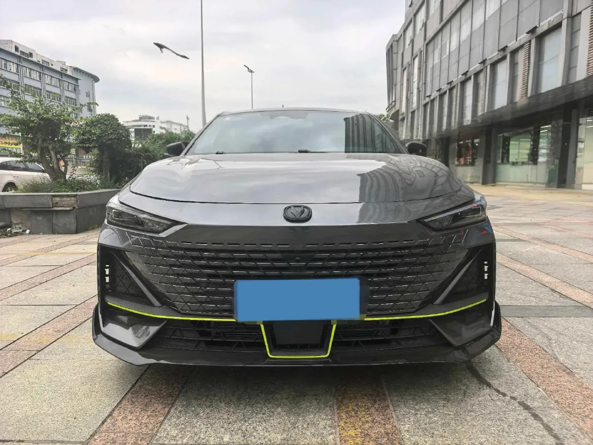 2024 ChangAn UNI-V 1.5T 188HP L4 7DCT,autocango,china used car exporter,china ev exporter,chinese used car exporter,chinese used ev exporter