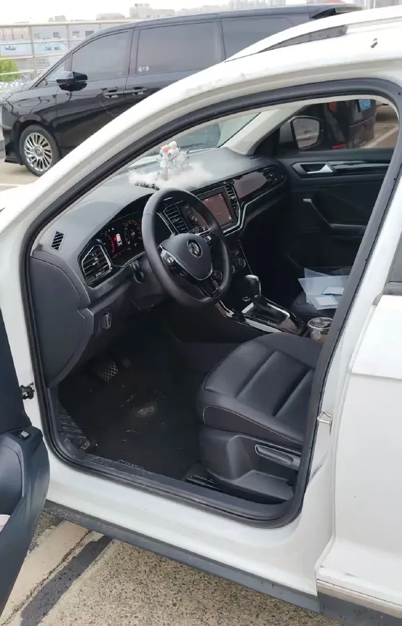 2020 Volkswagen T-Roc 1.4T 150HP L4 7DCT,autocango,china used car exporter,china ev exporter,chinese used car exporter,chinese used ev exporter