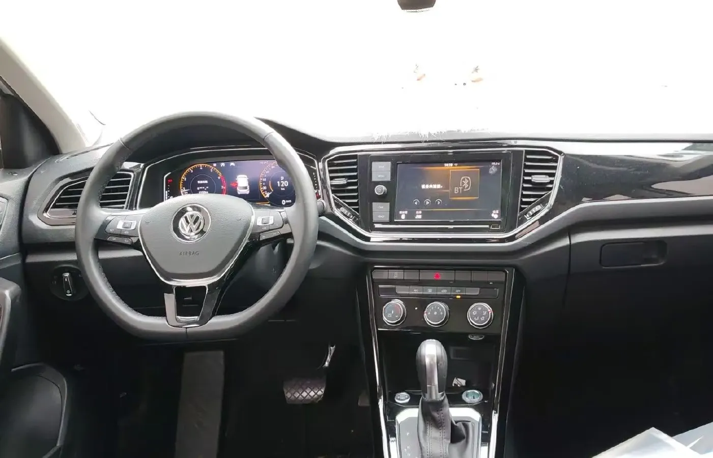 2020 Volkswagen T-Roc 1.4T 150HP L4 7DCT,autocango,china used car exporter,china ev exporter,chinese used car exporter,chinese used ev exporter