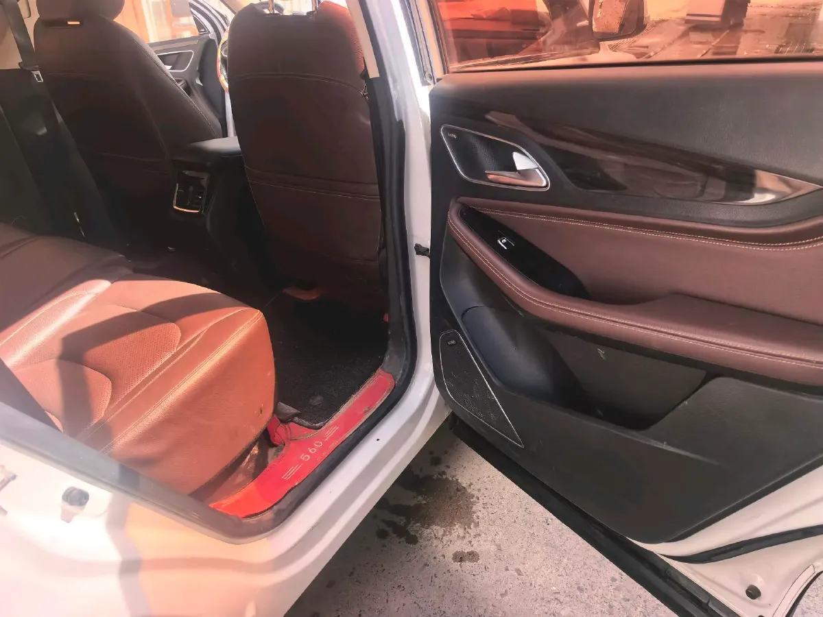 2017 BaoJun 560 1.5T 150HP L4 6DCT,autocango,china used car exporter,china ev exporter,chinese used car exporter,chinese used ev exporter