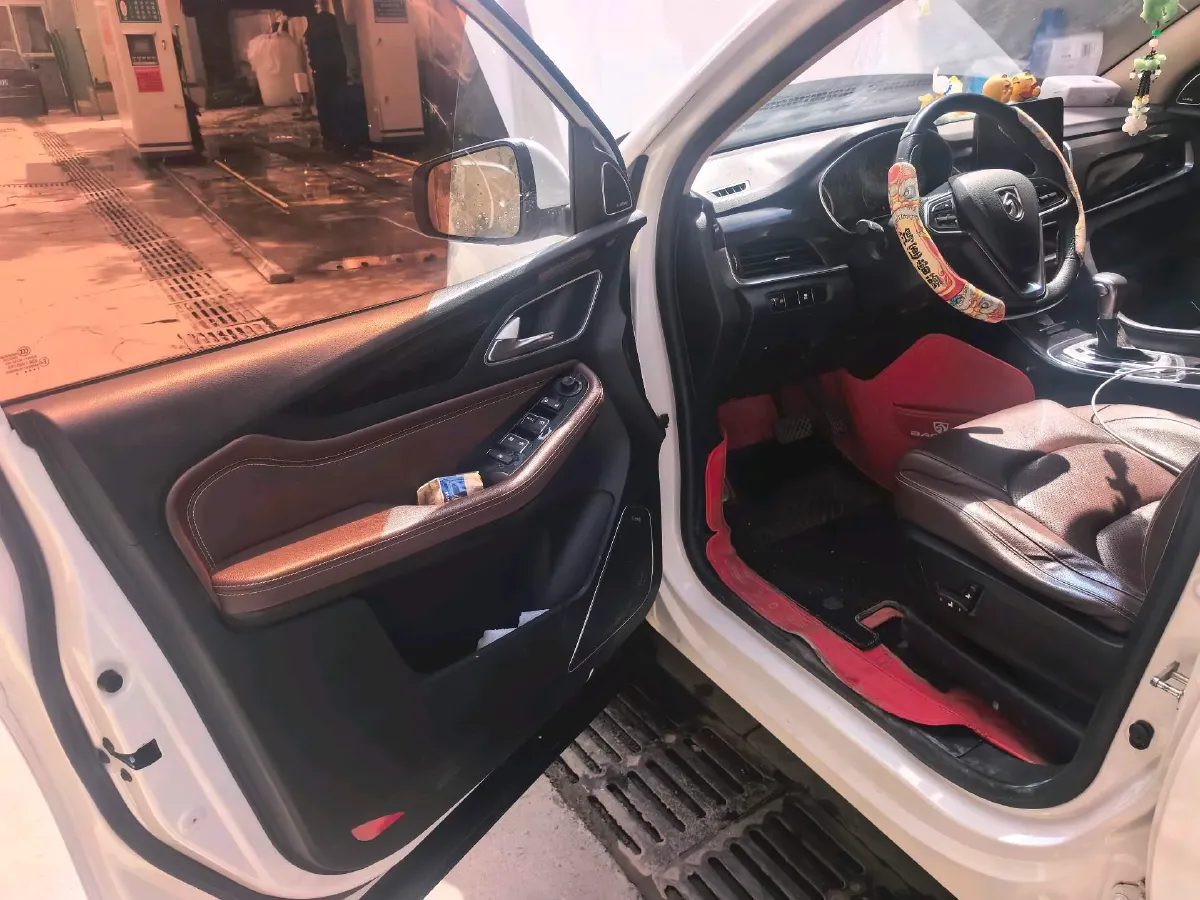 2017 BaoJun 560 1.5T 150HP L4 6DCT,autocango,china used car exporter,china ev exporter,chinese used car exporter,chinese used ev exporter