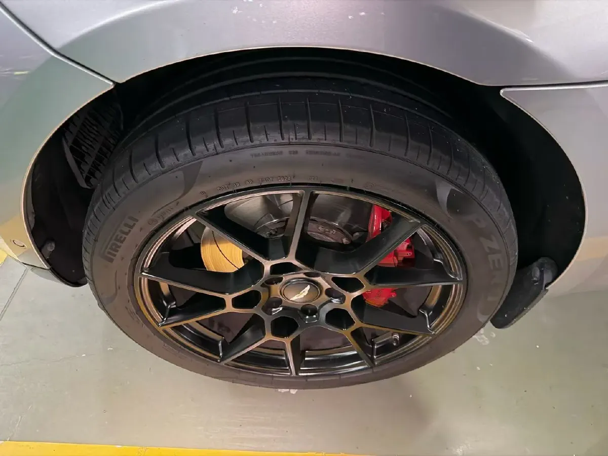 2022 Aston Martin DBX 3.0T 435HP L6 9AT,autocango,china used car exporter,china ev exporter,chinese used car exporter,chinese used ev exporter