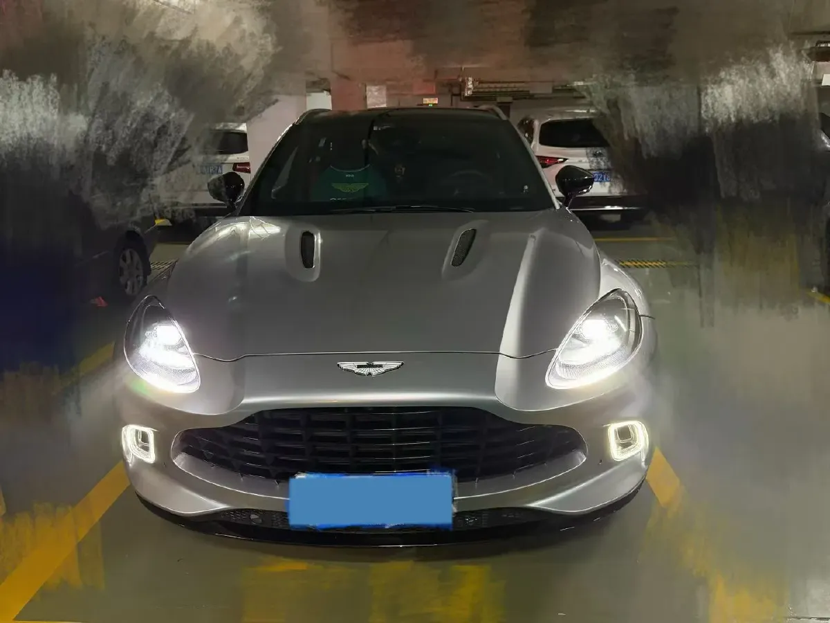 2022 Aston Martin DBX 3.0T 435HP L6 9AT,autocango,china used car exporter,china ev exporter,chinese used car exporter,chinese used ev exporter