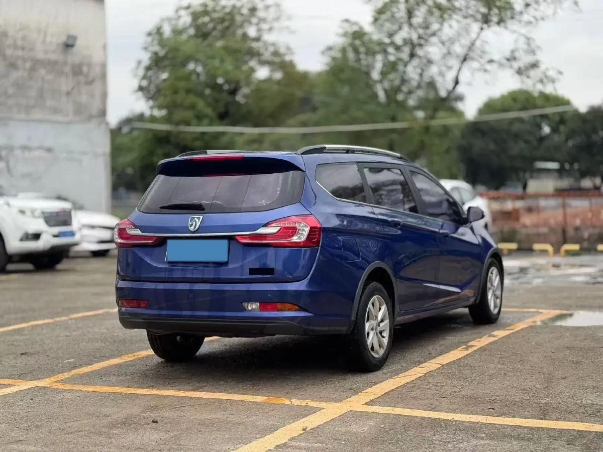 2017 BaoJun 310W 1.5L 112HP L4 6MT,autocango,china used car exporter,china ev exporter,chinese used car exporter,chinese used ev exporter