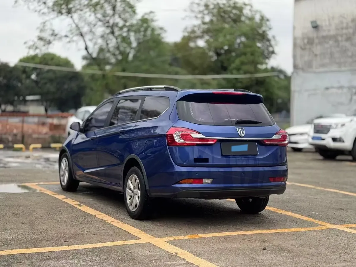 2017 BaoJun 310W 1.5L 112HP L4 6MT,autocango,china used car exporter,china ev exporter,chinese used car exporter,chinese used ev exporter