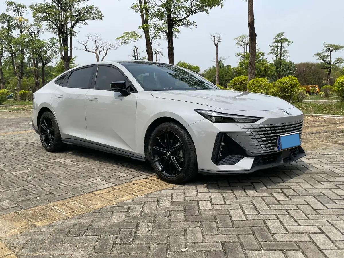 2022 ChangAn UNI-V 1.5T 188HP L4 7DCT,autocango,china used car exporter,china ev exporter,chinese used car exporter,chinese used ev exporter
