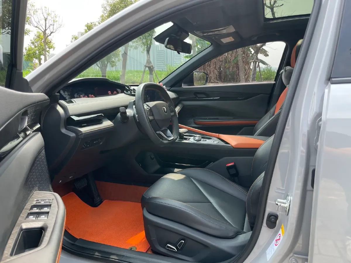 2022 ChangAn UNI-V 1.5T 188HP L4 7DCT,autocango,china used car exporter,china ev exporter,chinese used car exporter,chinese used ev exporter