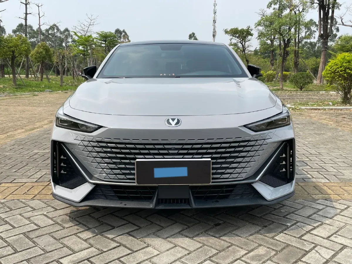 2022 ChangAn UNI-V 1.5T 188HP L4 7DCT,autocango,china used car exporter,china ev exporter,chinese used car exporter,chinese used ev exporter