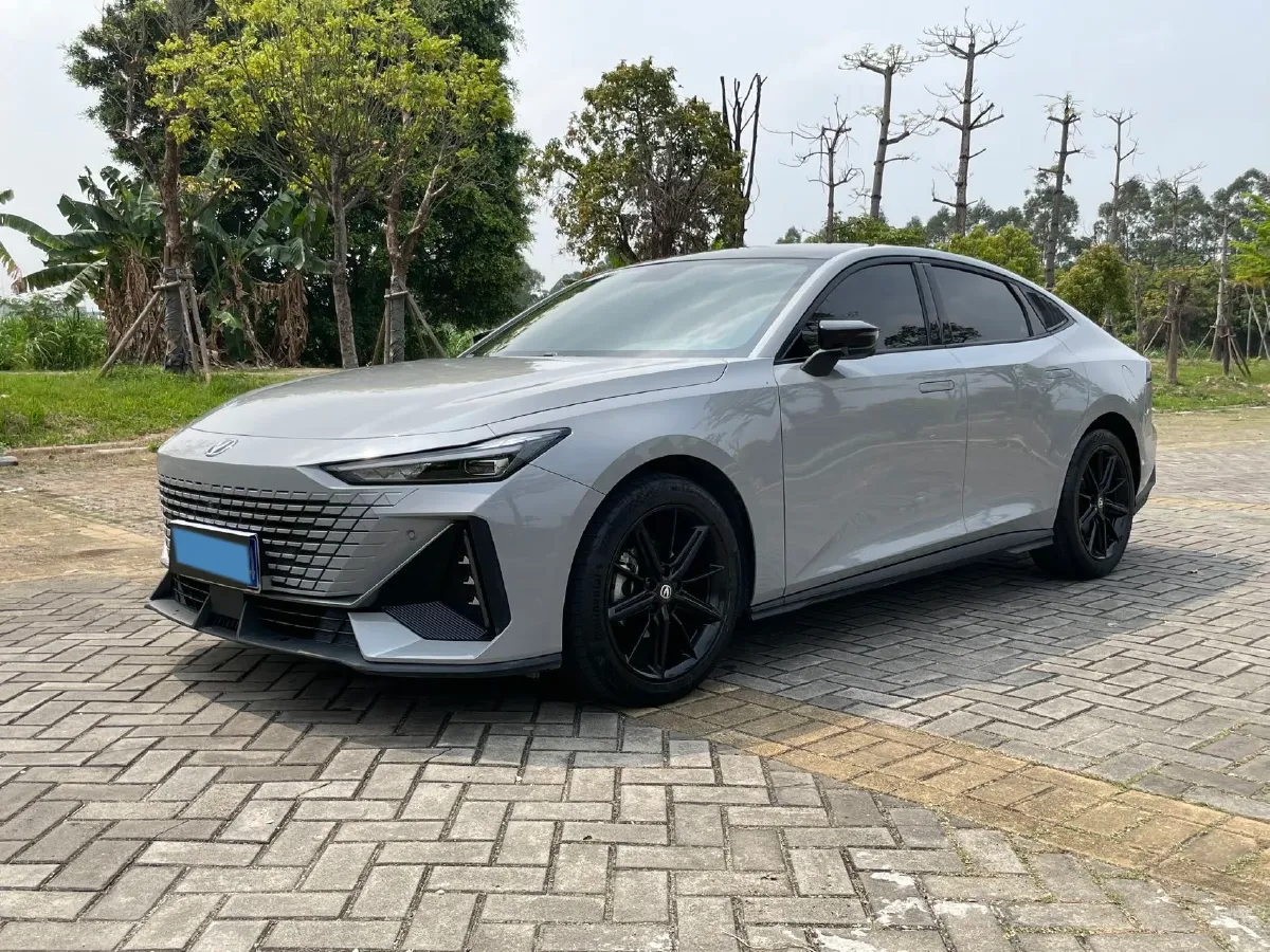 2022 ChangAn UNI-V 1.5T 188HP L4 7DCT,autocango,china used car exporter,china ev exporter,chinese used car exporter,chinese used ev exporter