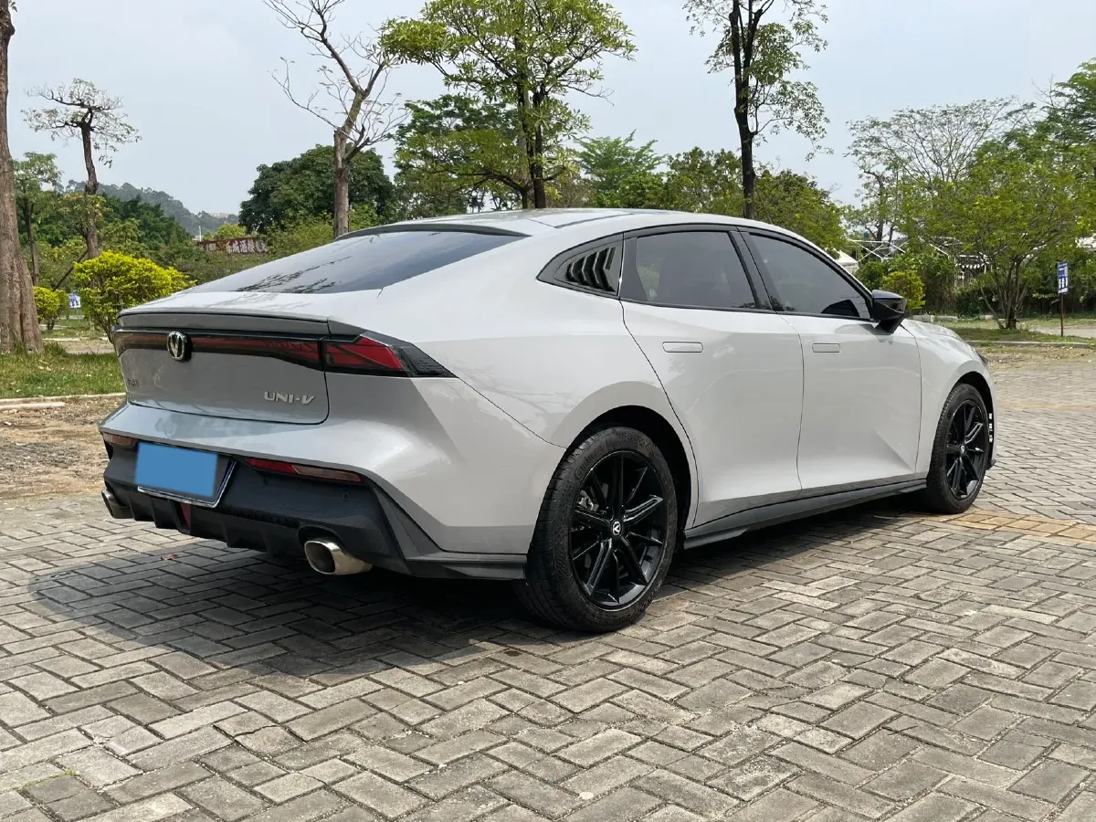 2022 ChangAn UNI-V 1.5T 188HP L4 7DCT,autocango,china used car exporter,china ev exporter,chinese used car exporter,chinese used ev exporter