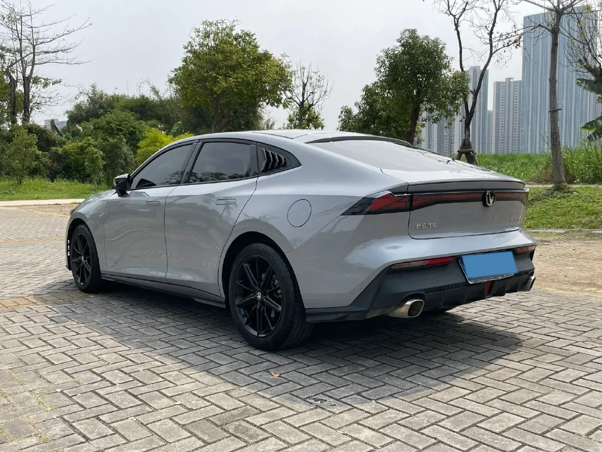 2022 ChangAn UNI-V 1.5T 188HP L4 7DCT,autocango,china used car exporter,china ev exporter,chinese used car exporter,chinese used ev exporter