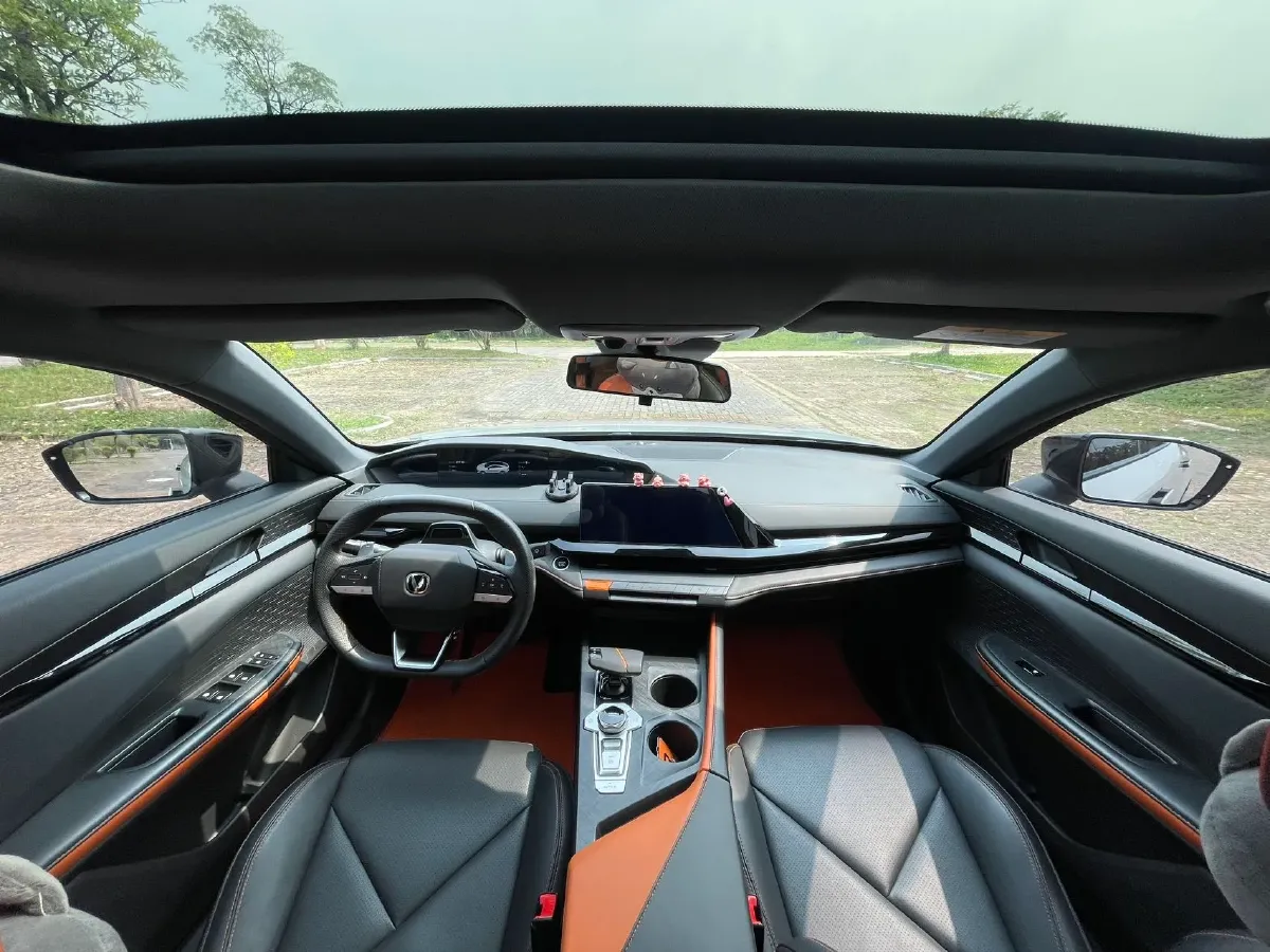 2022 ChangAn UNI-V 1.5T 188HP L4 7DCT,autocango,china used car exporter,china ev exporter,chinese used car exporter,chinese used ev exporter