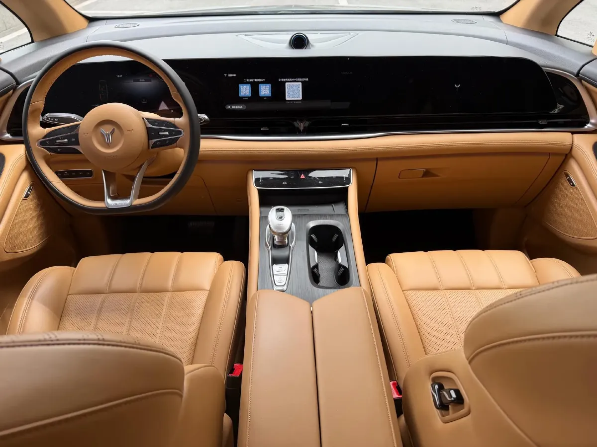 2022 Voyah Dream 1.5T 136HP L4 PHEV 25.57KWH,autocango,china used car exporter,china ev exporter,chinese used car exporter,chinese used ev exporter