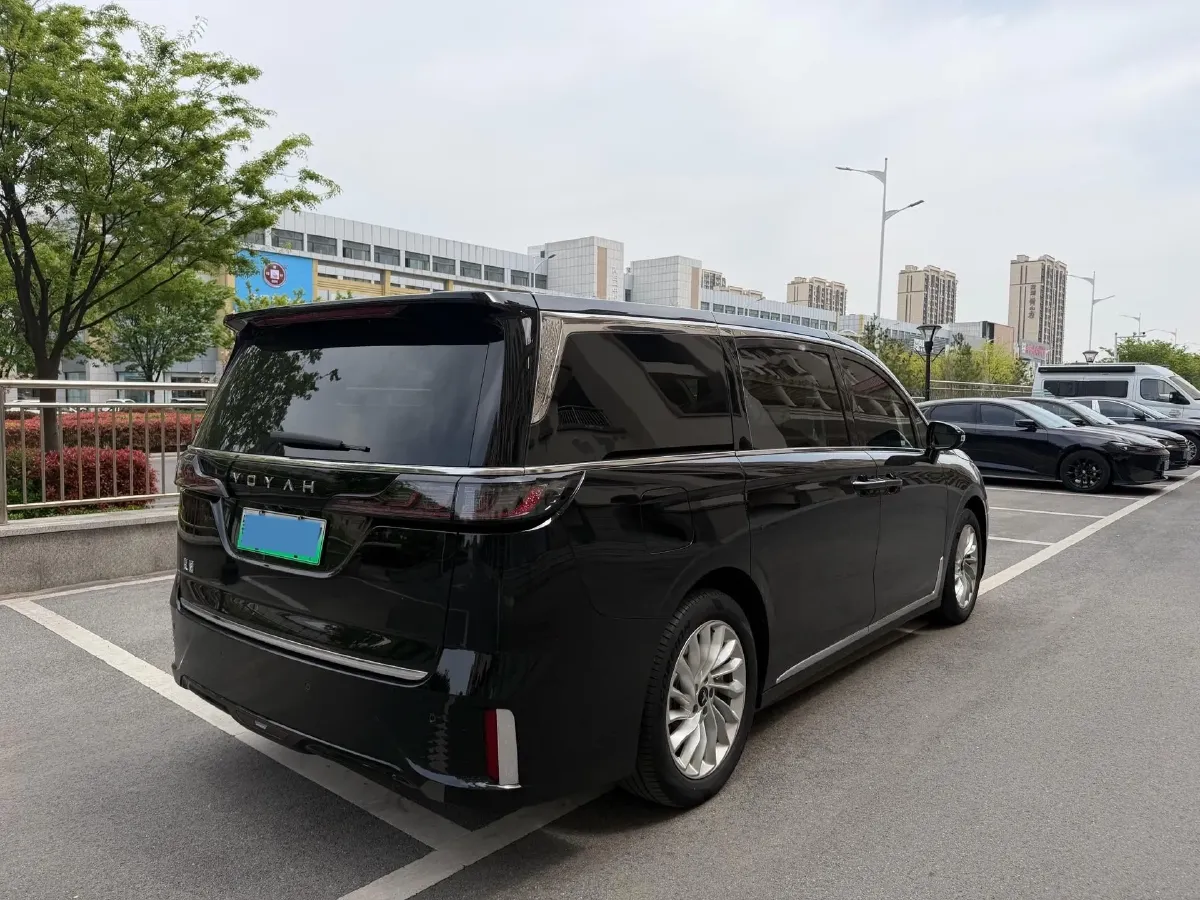 2022 Voyah Dream 1.5T 136HP L4 PHEV 25.57KWH,autocango,china used car exporter,china ev exporter,chinese used car exporter,chinese used ev exporter