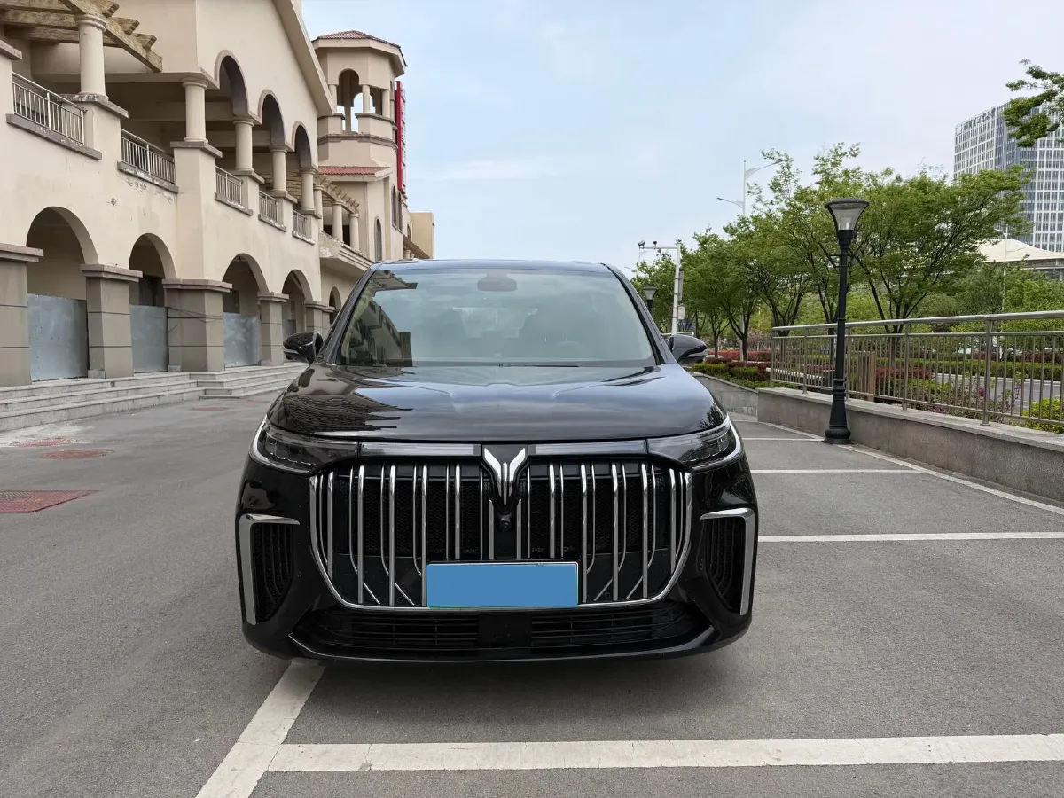2022 Voyah Dream 1.5T 136HP L4 PHEV 25.57KWH,autocango,china used car exporter,china ev exporter,chinese used car exporter,chinese used ev exporter