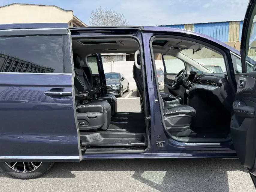 2023 Roewe iMAX8 2.0T 234HP L4 8AT,autocango,china used car exporter,china ev exporter,chinese used car exporter,chinese used ev exporter