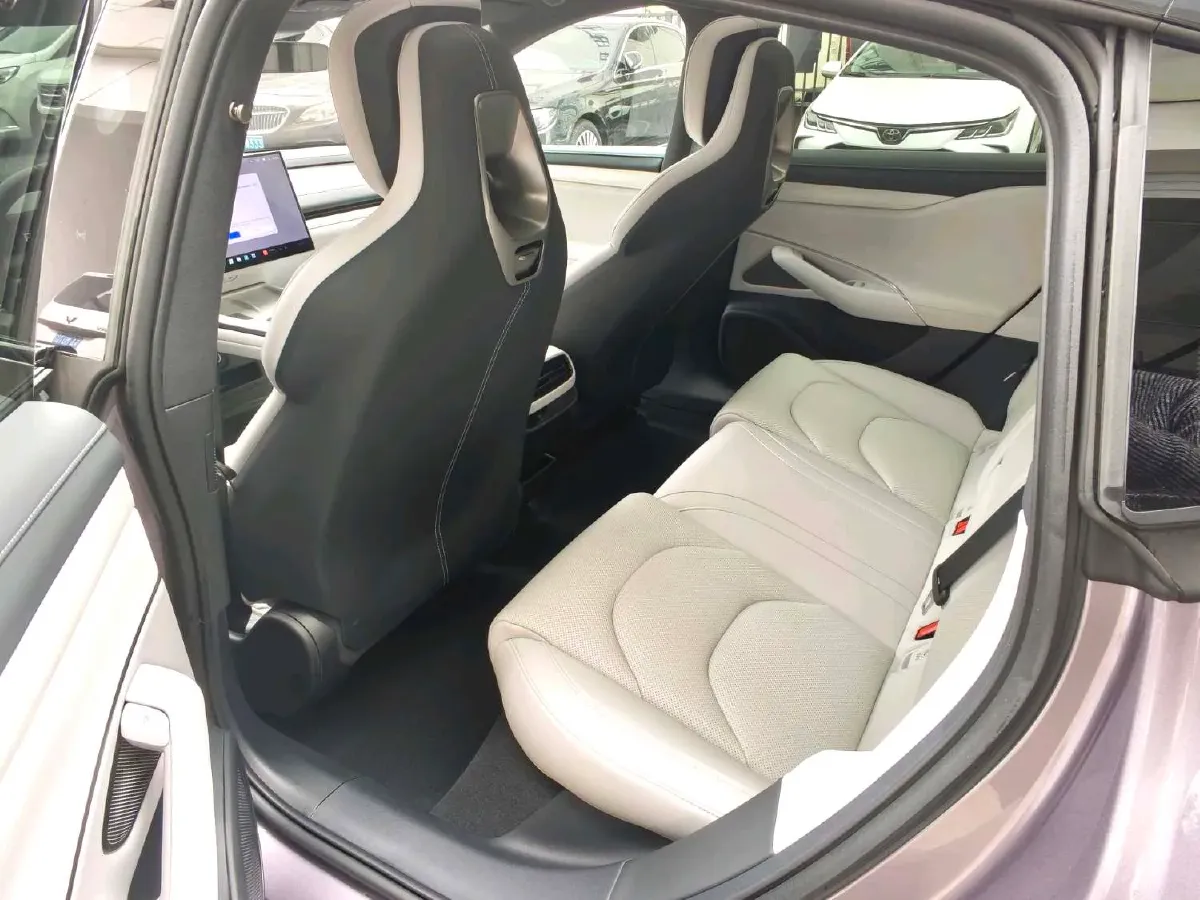 2024 MI SU7 BEV 101KWH,autocango,china used car exporter,china ev exporter,chinese used car exporter,chinese used ev exporter