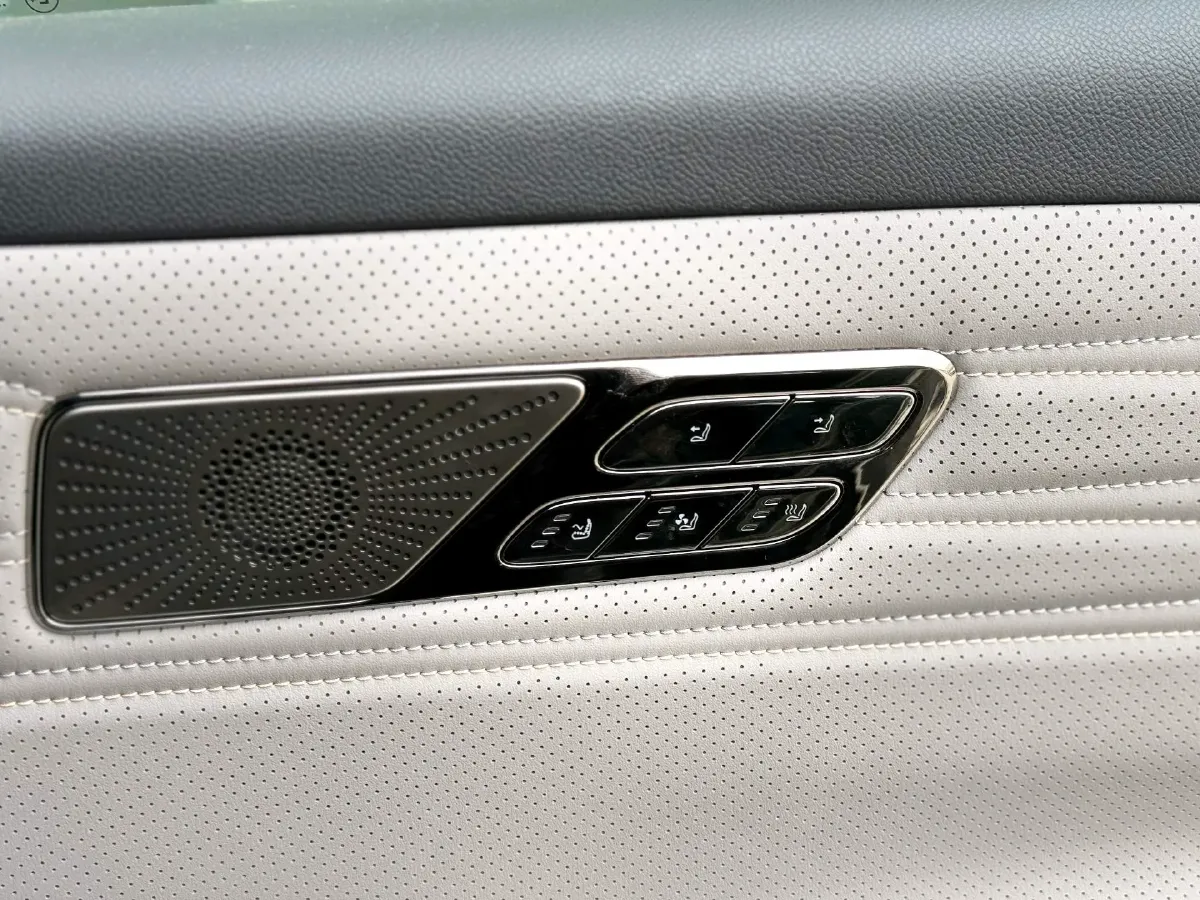 2025 Geely Galaxy Starshine 8 1.5T 163HP L4 3DHT PHEV 27.69KWH,autocango,china used car exporter,china ev exporter,chinese used car exporter,chinese used ev exporter