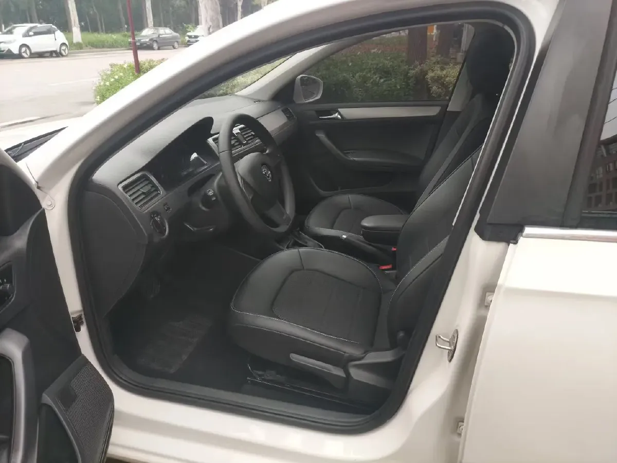 2016 Skoda Rapid Spaceback 1.6L 110HP L4 6AT,autocango,china used car exporter,china ev exporter,chinese used car exporter,chinese used ev exporter