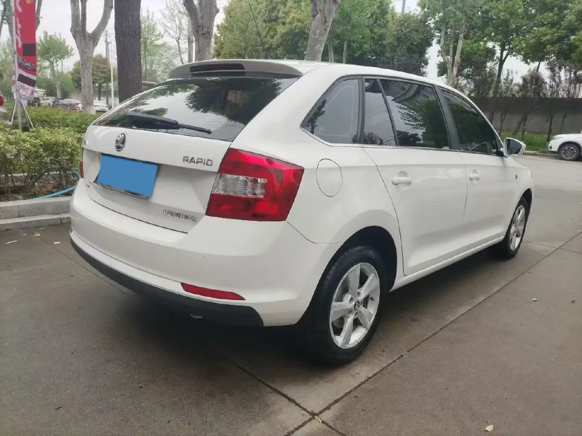 2016 Skoda Rapid Spaceback 1.6L 110HP L4 6AT,autocango,china used car exporter,china ev exporter,chinese used car exporter,chinese used ev exporter