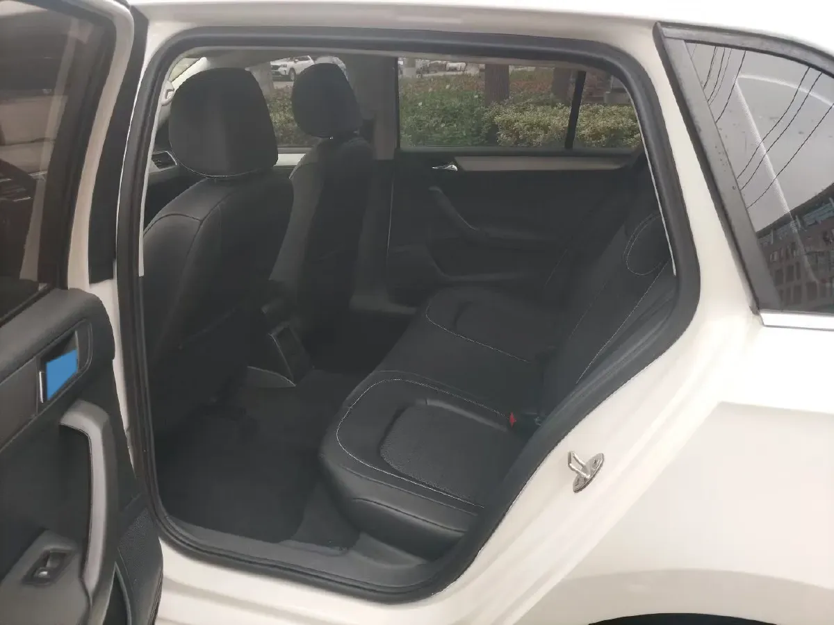 2016 Skoda Rapid Spaceback 1.6L 110HP L4 6AT,autocango,china used car exporter,china ev exporter,chinese used car exporter,chinese used ev exporter