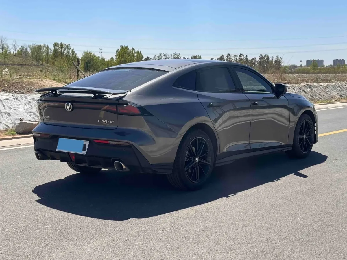 2023 ChangAn UNI-V 1.5T 188HP L4 7DCT,autocango,china used car exporter,china ev exporter,chinese used car exporter,chinese used ev exporter