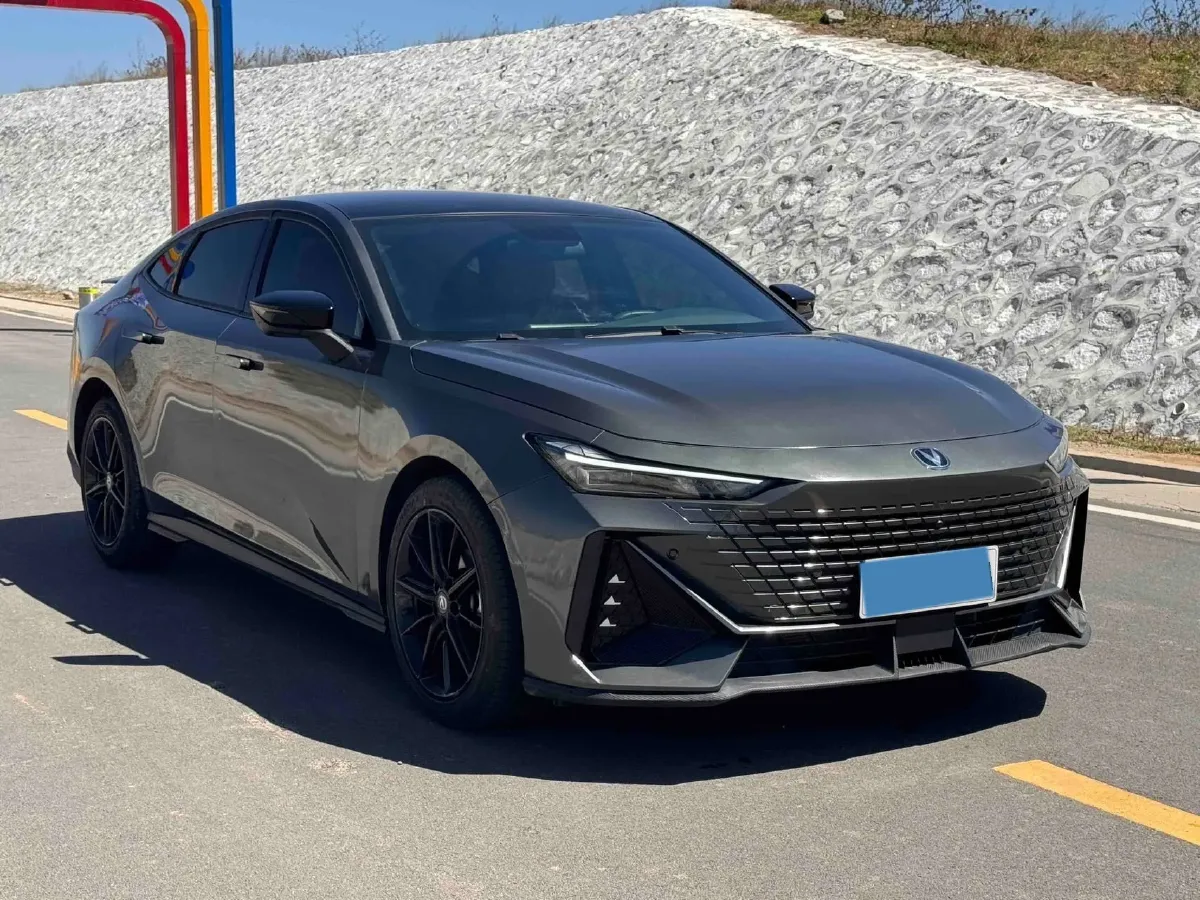 2023 ChangAn UNI-V 1.5T 188HP L4 7DCT,autocango,china used car exporter,china ev exporter,chinese used car exporter,chinese used ev exporter