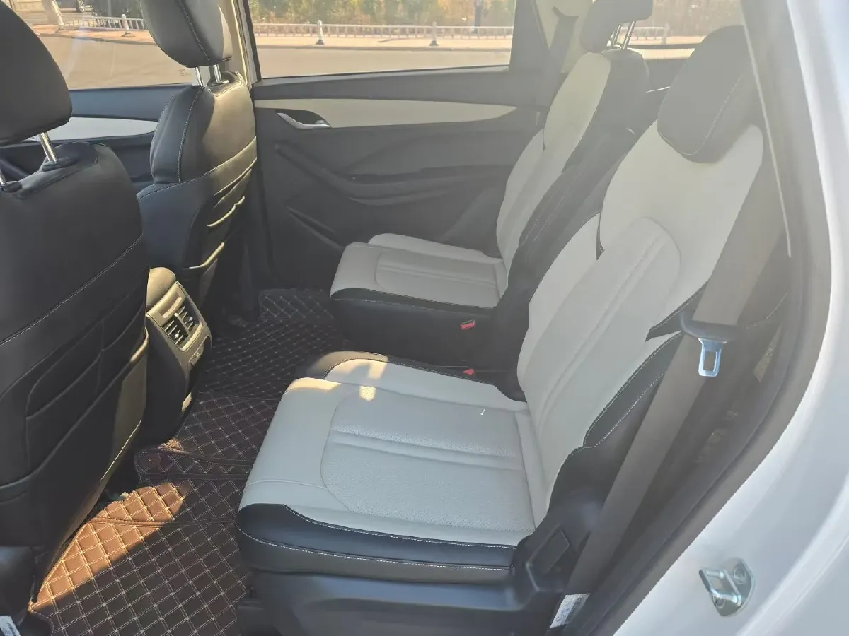 2019 BaoJun 360 1.5L 105HP L4 CVT,autocango,china used car exporter,china ev exporter,chinese used car exporter,chinese used ev exporter