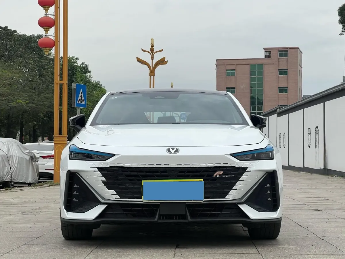 2023 ChangAn UNI-V 1.5T 188HP L4 7DCT,autocango,china used car exporter,china ev exporter,chinese used car exporter,chinese used ev exporter
