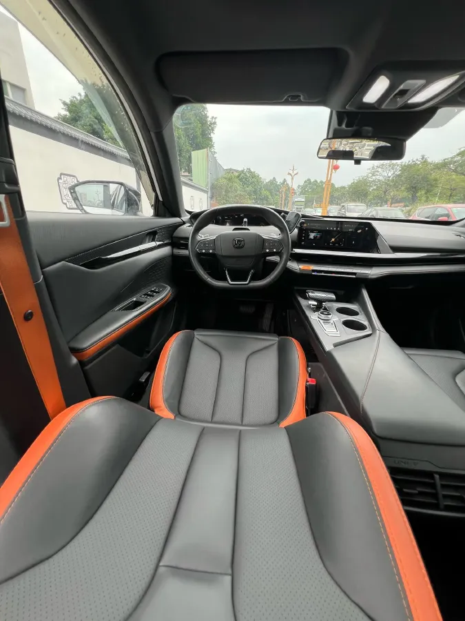 2023 ChangAn UNI-V 1.5T 188HP L4 7DCT,autocango,china used car exporter,china ev exporter,chinese used car exporter,chinese used ev exporter