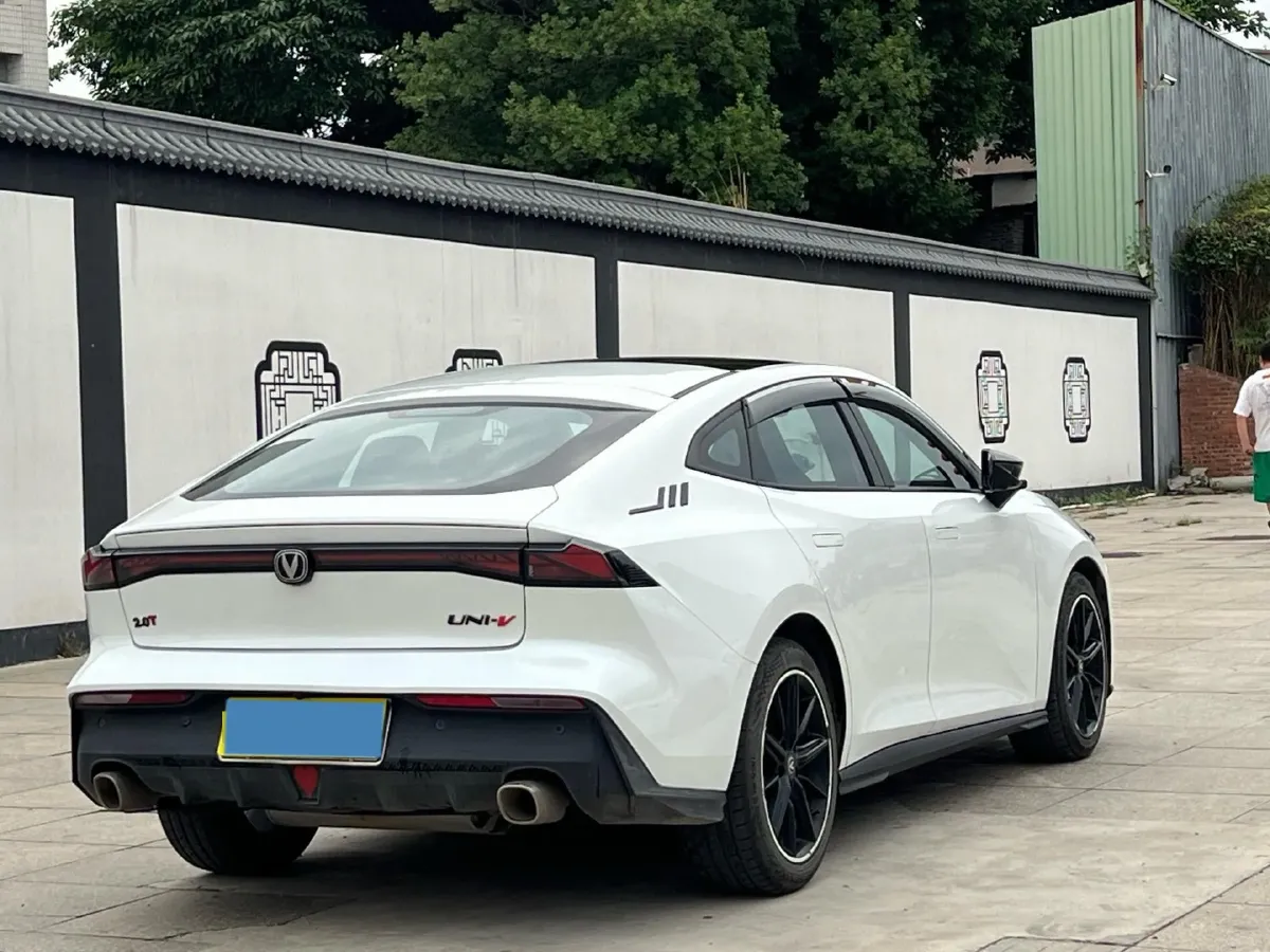 2023 ChangAn UNI-V 1.5T 188HP L4 7DCT,autocango,china used car exporter,china ev exporter,chinese used car exporter,chinese used ev exporter