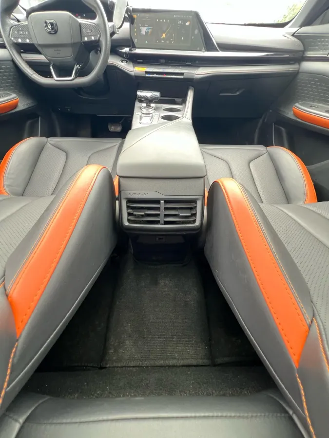 2023 ChangAn UNI-V 1.5T 188HP L4 7DCT,autocango,china used car exporter,china ev exporter,chinese used car exporter,chinese used ev exporter