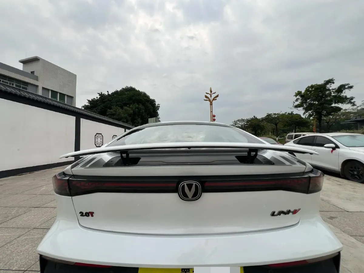 2023 ChangAn UNI-V 1.5T 188HP L4 7DCT,autocango,china used car exporter,china ev exporter,chinese used car exporter,chinese used ev exporter