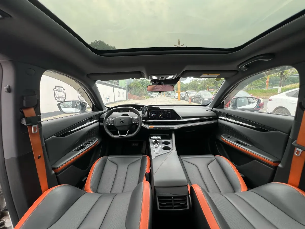 2023 ChangAn UNI-V 1.5T 188HP L4 7DCT,autocango,china used car exporter,china ev exporter,chinese used car exporter,chinese used ev exporter