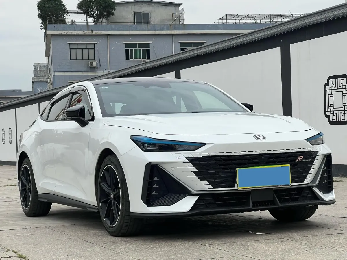 2023 ChangAn UNI-V 1.5T 188HP L4 7DCT,autocango,china used car exporter,china ev exporter,chinese used car exporter,chinese used ev exporter