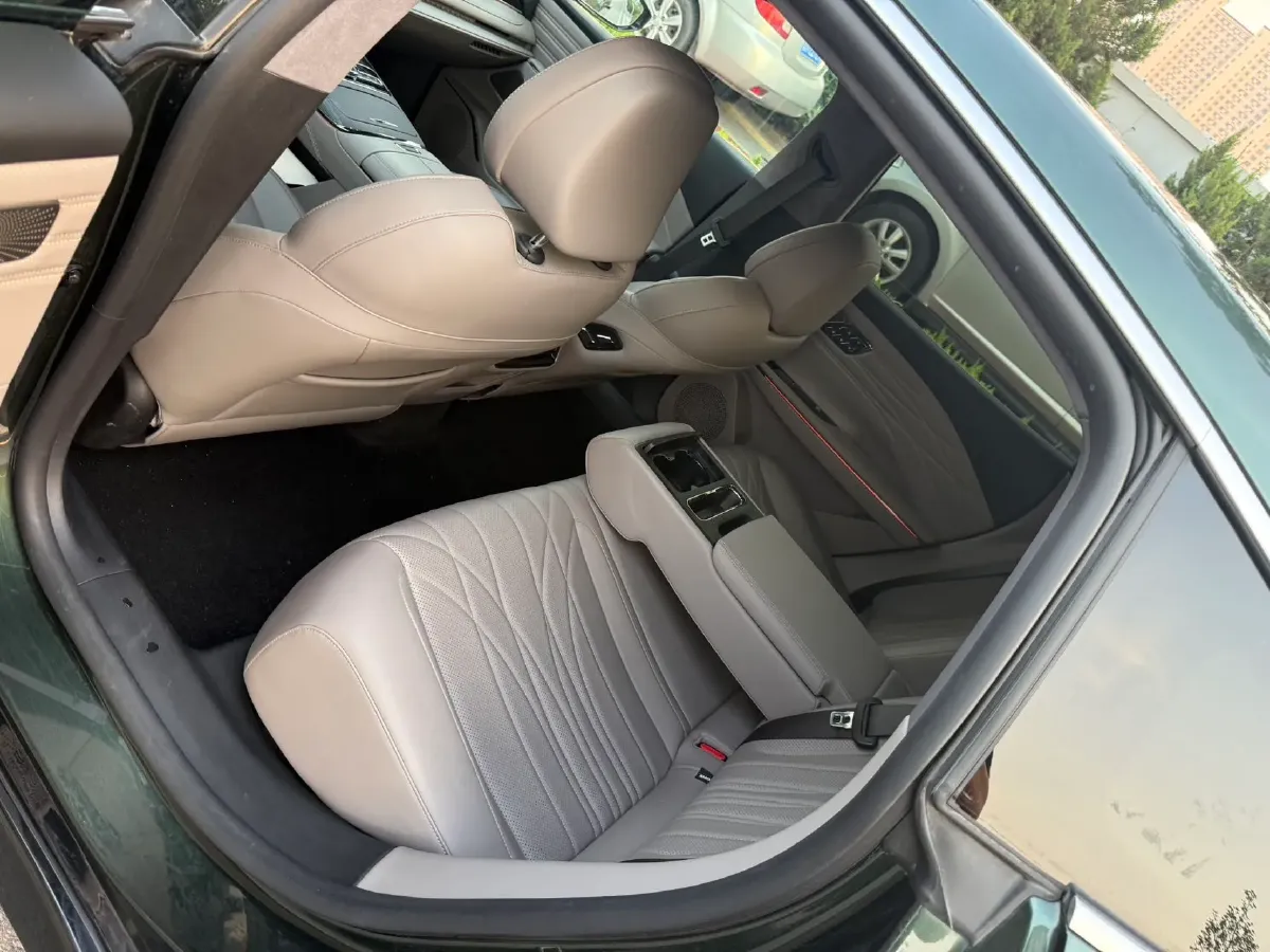 2025 Geely Galaxy Starshine 8 1.5T 163HP L4 3DHT PHEV 27.69KWH,autocango,china used car exporter,china ev exporter,chinese used car exporter,chinese used ev exporter