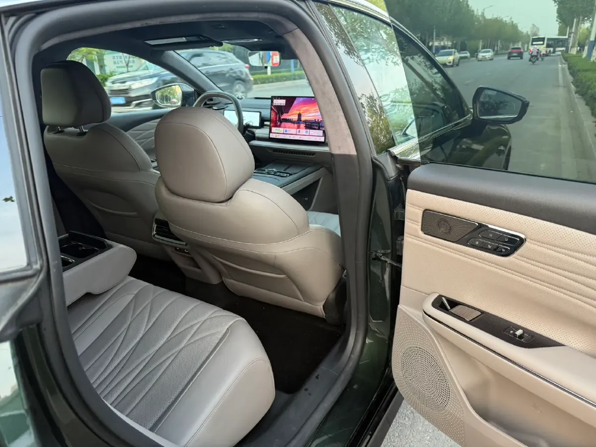2025 Geely Galaxy Starshine 8 1.5T 163HP L4 3DHT PHEV 27.69KWH,autocango,china used car exporter,china ev exporter,chinese used car exporter,chinese used ev exporter