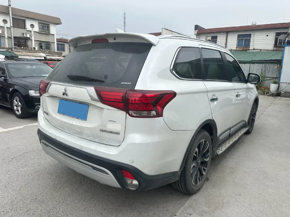 2019 Mitsubishi Outlander 2.4L 192HP L4 CVT,autocango,china used car exporter,china ev exporter,chinese used car exporter,chinese used ev exporter