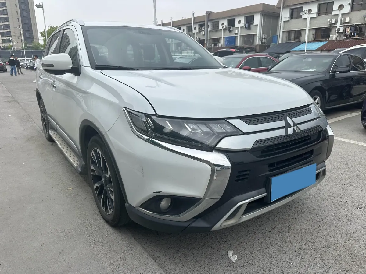 2019 Mitsubishi Outlander 2.4L 192HP L4 CVT,autocango,china used car exporter,china ev exporter,chinese used car exporter,chinese used ev exporter