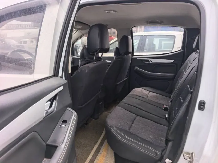 2020 Isuzu Jim 2.4T 211HP L4 5MT,autocango,china used car exporter,china ev exporter,chinese used car exporter,chinese used ev exporter