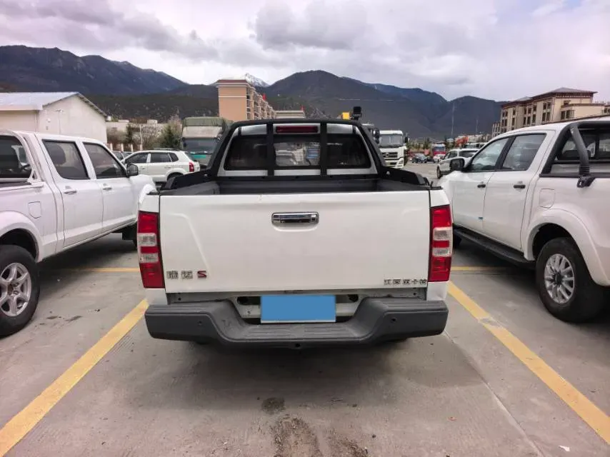 2020 Isuzu Jim 2.4T 211HP L4 5MT,autocango,china used car exporter,china ev exporter,chinese used car exporter,chinese used ev exporter