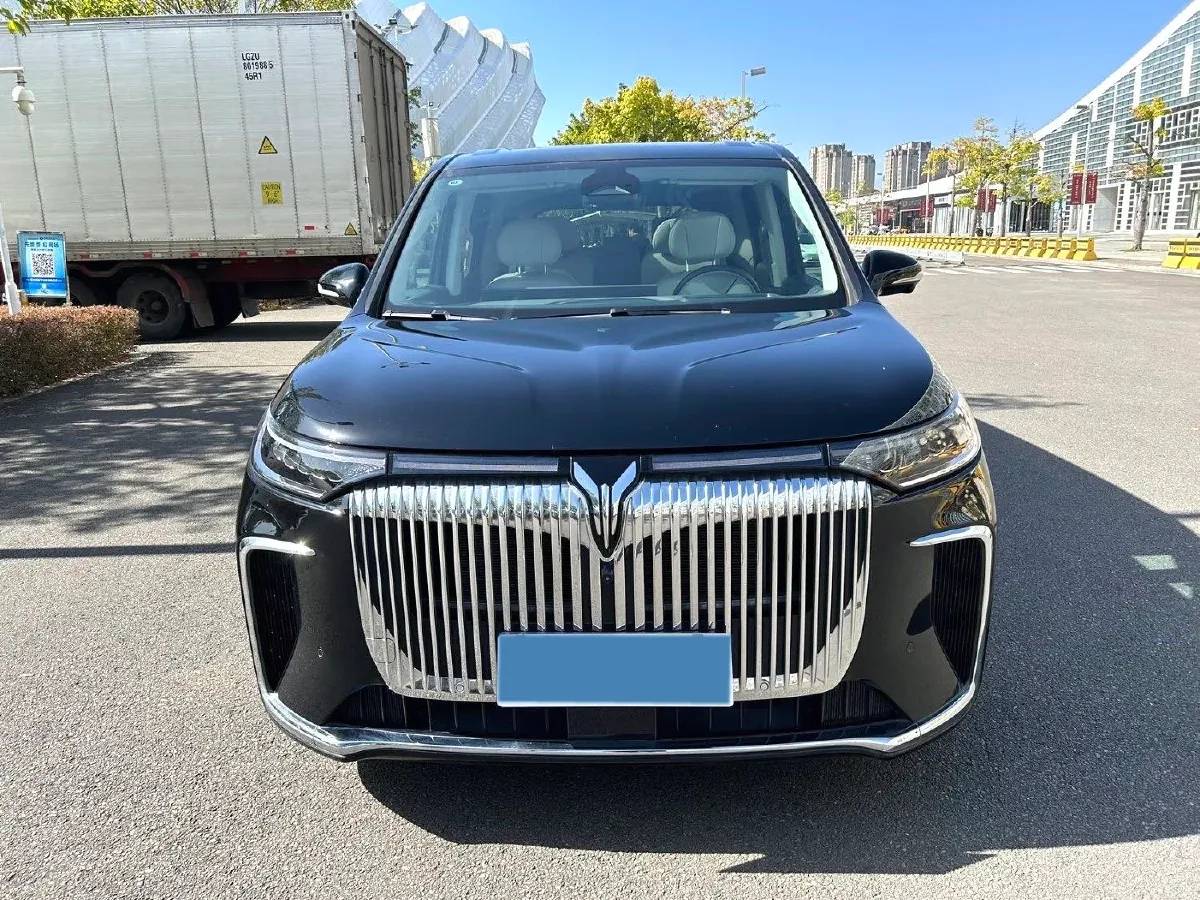 2025 Voyah Dream 1.5T 150HP L4 PHEV 41.7KWH,autocango,china used car exporter,china ev exporter,chinese used car exporter,chinese used ev exporter