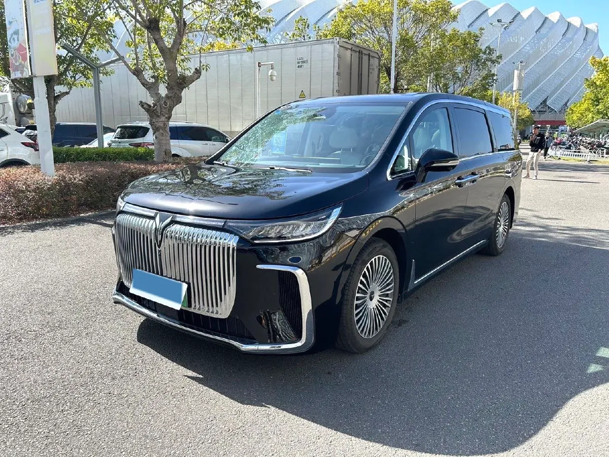 2025 Voyah Dream 1.5T 150HP L4 PHEV 41.7KWH,autocango,china used car exporter,china ev exporter,chinese used car exporter,chinese used ev exporter