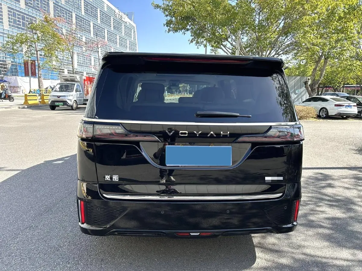 2025 Voyah Dream 1.5T 150HP L4 PHEV 41.7KWH,autocango,china used car exporter,china ev exporter,chinese used car exporter,chinese used ev exporter