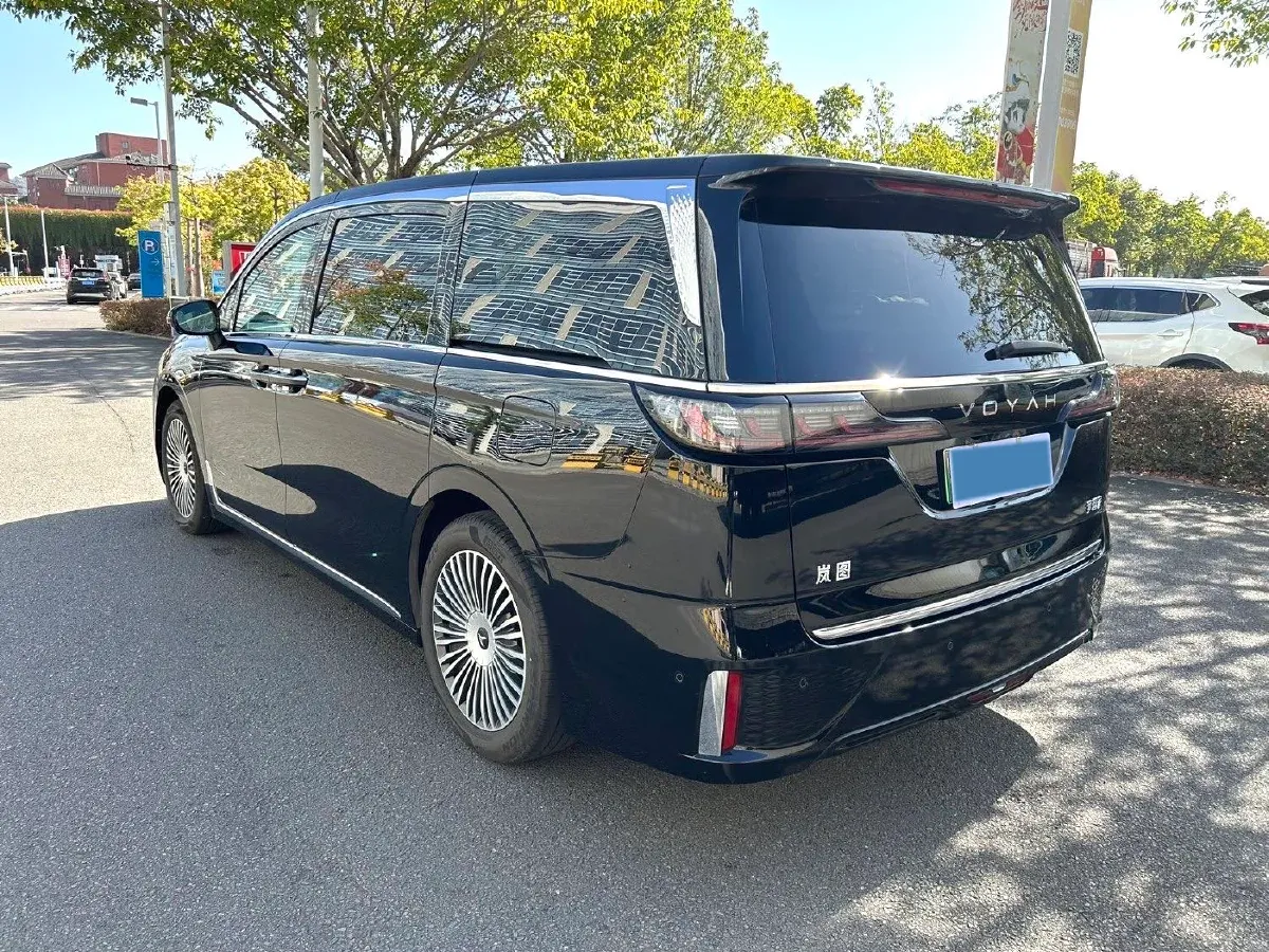 2025 Voyah Dream 1.5T 150HP L4 PHEV 41.7KWH,autocango,china used car exporter,china ev exporter,chinese used car exporter,chinese used ev exporter