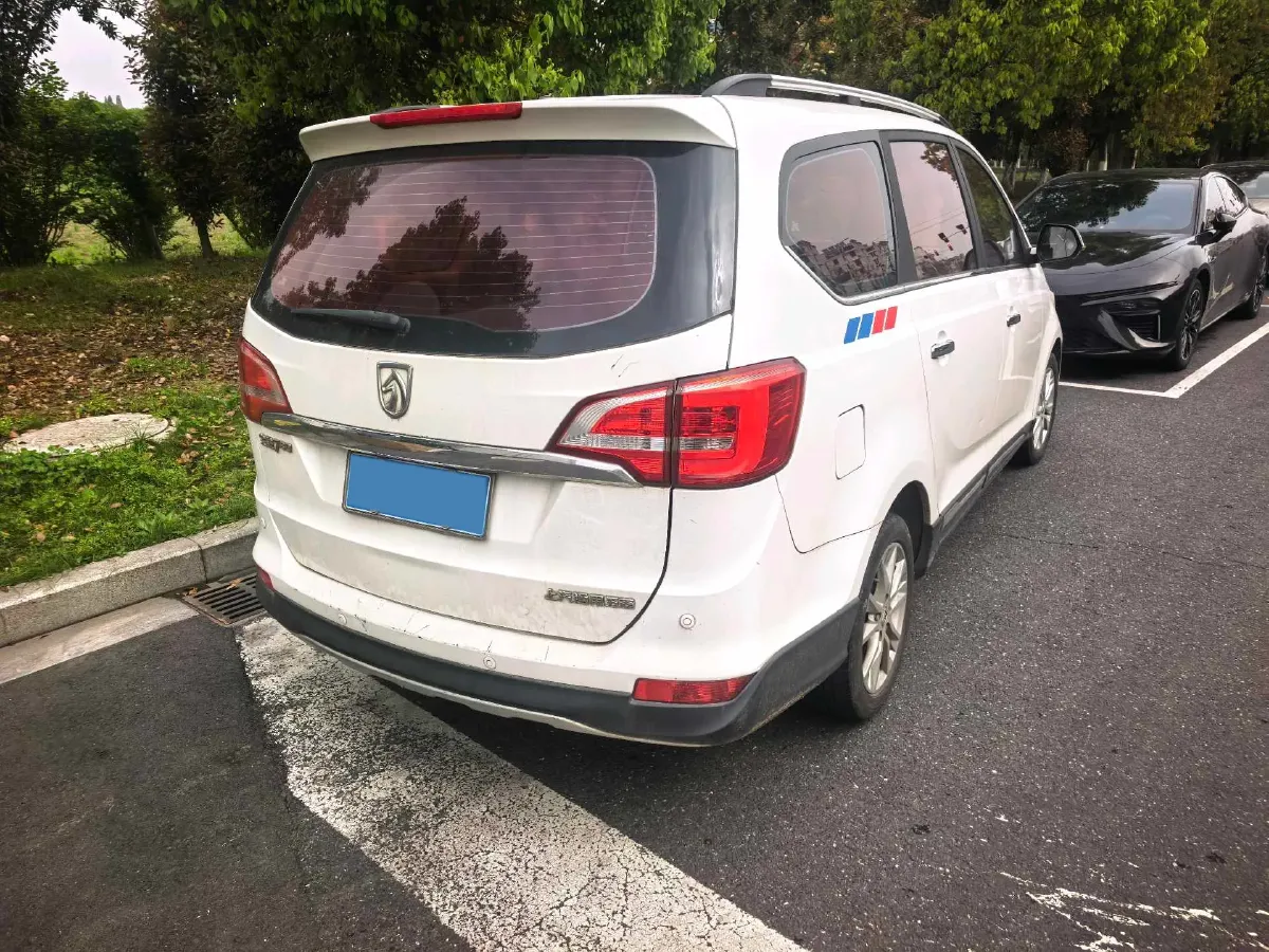 2016 BaoJun 730 1.5L 112HP L4 5MT,autocango,china used car exporter,china ev exporter,chinese used car exporter,chinese used ev exporter