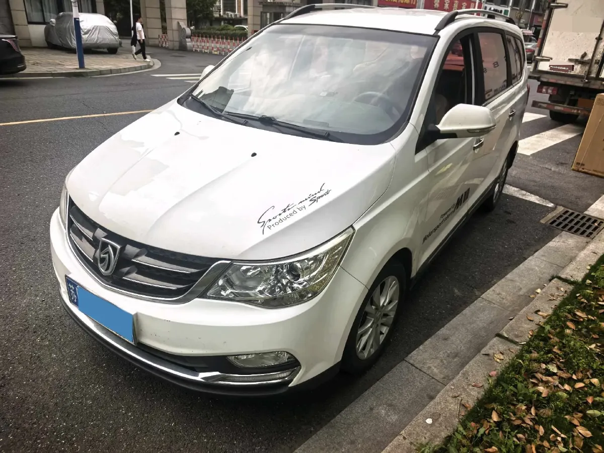 2016 BaoJun 730 1.5L 112HP L4 5MT,autocango,china used car exporter,china ev exporter,chinese used car exporter,chinese used ev exporter