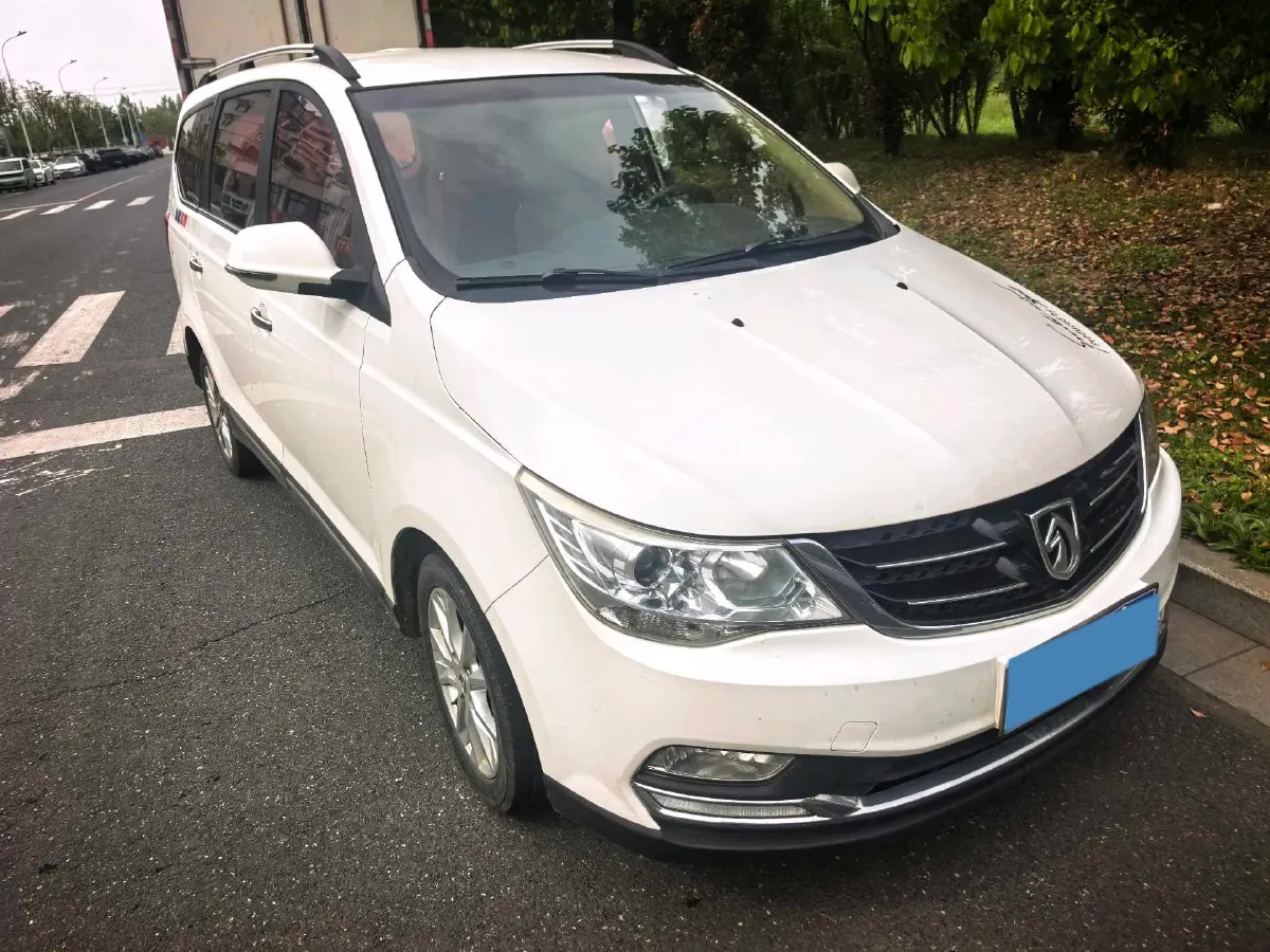 2016 BaoJun 730 1.5L 112HP L4 5MT,autocango,china used car exporter,china ev exporter,chinese used car exporter,chinese used ev exporter
