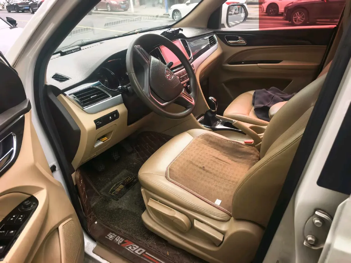 2016 BaoJun 730 1.5L 112HP L4 5MT,autocango,china used car exporter,china ev exporter,chinese used car exporter,chinese used ev exporter